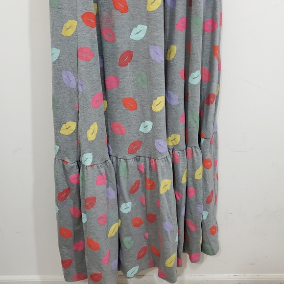 NWT Torrid Maxi Dress Strappy Grey Novelty Kiss Lip Print Size 2X 18 - 20 - Picture 4 of 12